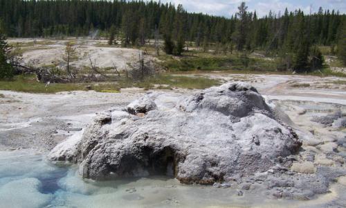 Shoshone Geyser Basin in Yellowstone