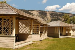 yellowstone mammoth hotel park essence beaten path trip cabins springs national