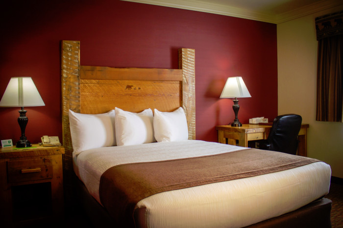 Three Bear Lodge — West Yellowstone, MT