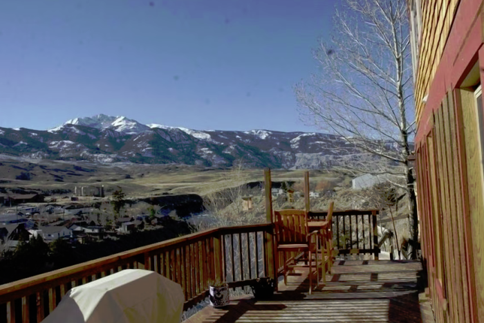 Grizzly Den Cabin and North Yellowstone Lodge — Gardiner, MT