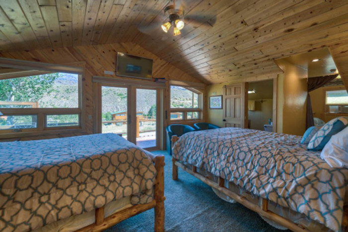 Green Creek Inn — Wapiti, WY