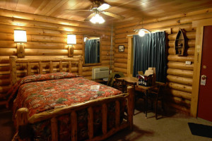 Green Creek Inn - motel & cabin-style log rooms