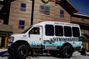 Snowcoach Shuttle to Old Faithful Snow Lodge