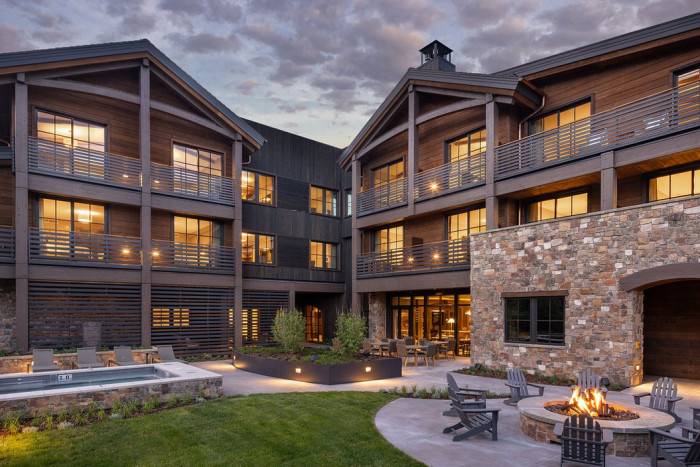 Rusty Parrot Lodge — , 