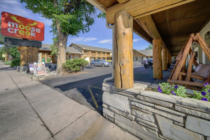 Moose Creek Lodge And Suites