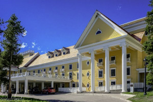 Lake Yellowstone Hotel & Cabins