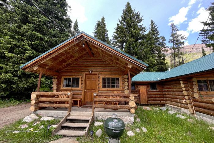 Pine Edge Cabins — Silver Gate, MT