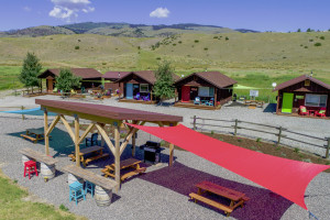 Affordable & Clean Cabins Near Yellowstone Park