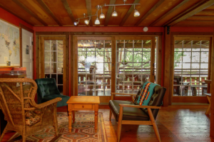 North Yellowstone Log Lodge - lodging for 35