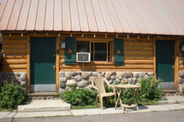 Yellowstone Inn — , 