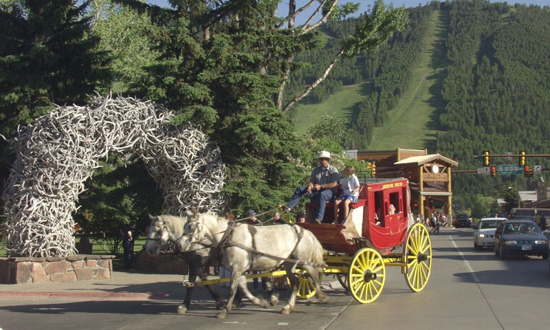 Riding the Stagecoach around Jackson Town Square