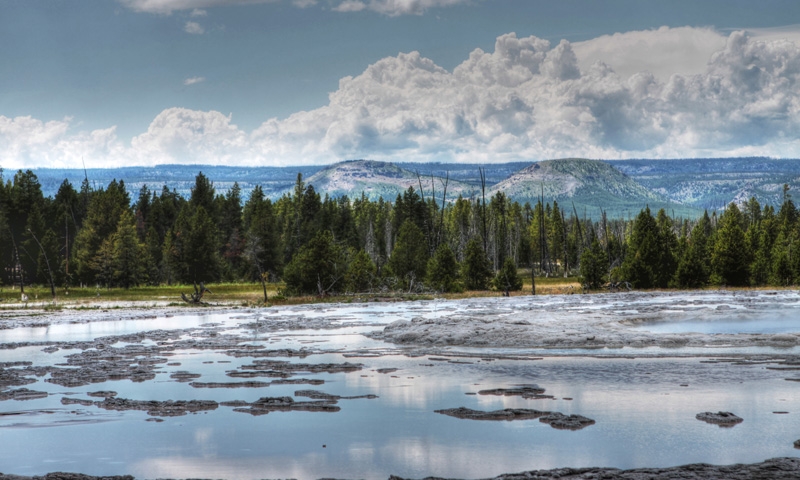 Firehole Lake Drive near Old Faithful