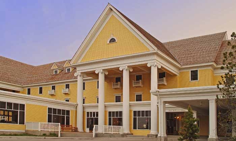 Yellowstone Lake Hotel