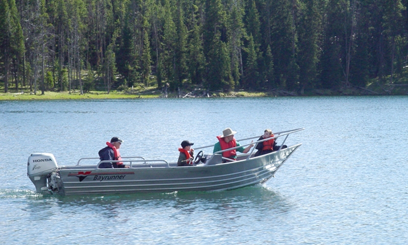 boat tour yellowstone